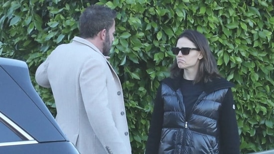 Ben Affleck and Jennifer Garner's awkward Halloween encounter at children's school.(X)