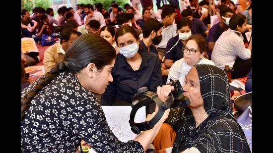 Residents were seen using their medical equipment to examine patients, review CT scans and X-rays. (HT Photo)