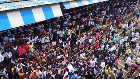 After the incident of sexually assaults of two four-year-old girls in school of Badlapur of Thane district came to light, angry citizens staged a protest at Badlapur railway station on Tuesday morning. (Praful Gangurde/HT) 