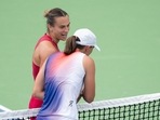Aryna Sabalenka at the net with Iga Swiatek of Poland