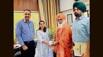 (From left) MC chief Sandeep Rishi and deputy commissioner Sakshi Sawhney felicitating Rajya Sabha MP Balbir Singh Seechewal in Ludhiana on Wednesday. (HT Photo) (From left) MC chief Sandeep Rishi and deputy commissioner Sakshi Sawhney felicitating Rajya Sabha MP Balbir Singh Seechewal in Ludhiana on Wednesday. (HT Photo)