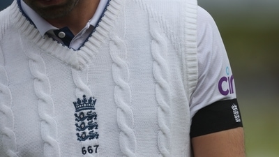 England are wearing black armbands on Day 1 of the Old Trafford Test (Action Images via Reuters)