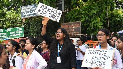 Doctors and students of Lady Hardinge Medical College at a protest in Jantar Mantar. (Arvind Yadav/HT Photo) Doctors and students of Lady Hardinge Medical College at a protest in Jantar Mantar. (Arvind Yadav/HT Photo)