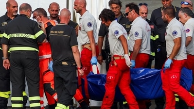 Rescue personnel transport a body bag after a luxury yacht, which was carrying British entrepreneur Mike Lynch, sank off the coast of Porticello, near the Sicilian city of Palermo, Italy, August 21, 2024. REUTERS/Louiza Vradi (REUTERS)
