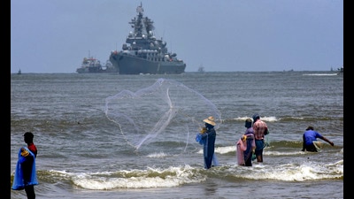Kochi: Fishermen cast their nets in the Arabian sea as they look for a catch, at the Kochi coast, Tuesday, Aug. 6, 2024. (PTI Photo)(PTI08_06_2024_000423B) (PTI) Kochi: Fishermen cast their nets in the Arabian sea as they look for a catch, at the Kochi coast, Tuesday, Aug. 6, 2024. (PTI Photo)(PTI08_06_2024_000423B) (PTI)