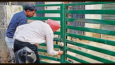 MC seals two illegal buildings in Model Town extension and near Mali Ganj in Ludhiana on Wednesday. (HT Photo)
