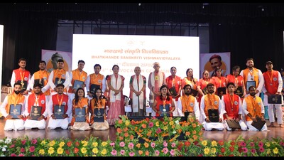Medal winners with governor Anandiben Patel and other guests. (HT) Medal winners with governor Anandiben Patel and other guests. (HT)