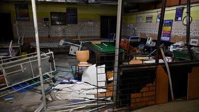 Kolkata doctor rape-murder: Vandalism by miscreants at Emergency department in RG Kar Medical College & Hospital. (Photo by Samir Jana/ Hindustan Times) Kolkata doctor rape-murder: Vandalism by miscreants at Emergency department in RG Kar Medical College & Hospital. (Photo by Samir Jana/ Hindustan Times)
