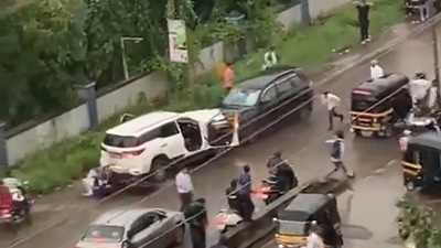A video of the incident, which has gone viral on social media, shows the black SUV hitting the Fortuner on a busy road. (X) A video of the incident, which has gone viral on social media, shows the black SUV hitting the Fortuner on a busy road. (X)