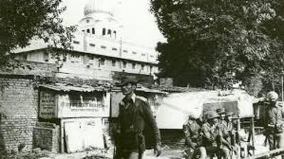 The Delhi high court on Wednesday directed the Centre to pay within six weeks the interest on the delayed compensation to a 1984 anti-Sikh riots victim, observing that the appellant and his family suffered first at the hands of the rioters and then due to an ‘insensitive and callous’ administration. (HT File) The Delhi high court on Wednesday directed the Centre to pay within six weeks the interest on the delayed compensation to a 1984 anti-Sikh riots victim, observing that the appellant and his family suffered first at the hands of the rioters and then due to an ‘insensitive and callous’ administration. (HT File)