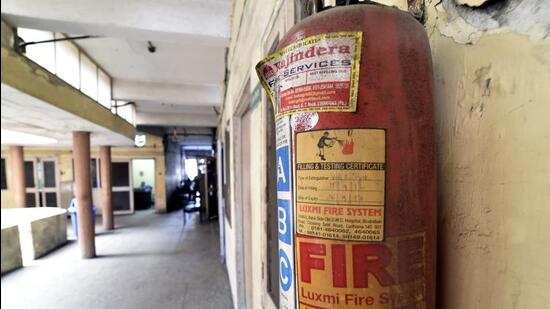 Following the fire incident at Keshavrao Bhosle Theatre in Kolhapur, PMC has decided to conduct fire safety audits twice a year and maintain firefighting systems. ((PIC FOR REPRESENTATION))