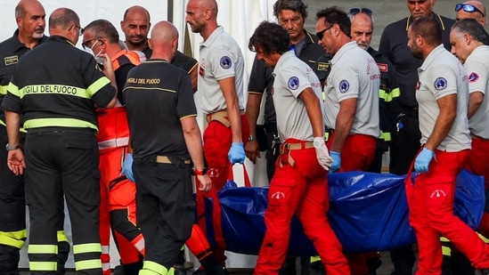 Rescue personnel transport a body bag after a luxury yacht, which was carrying British entrepreneur Mike Lynch, sank off the coast of Porticello, near the Sicilian city of Palermo, Italy, August 21, 2024. REUTERS/Louiza Vradi(REUTERS)