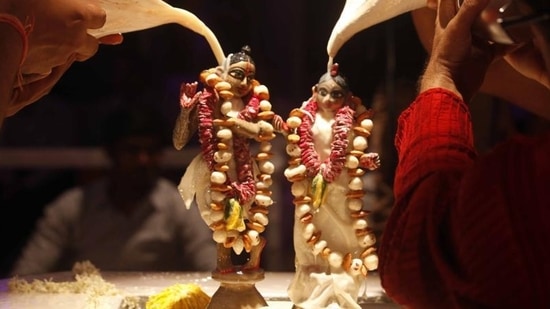 https://www.mobilemasala.com/features/Janmashtami-2024-Is-Krishna-Janmashtami-on-August-26-or-27-Know-the-correct-date-significance-and-history-i292202