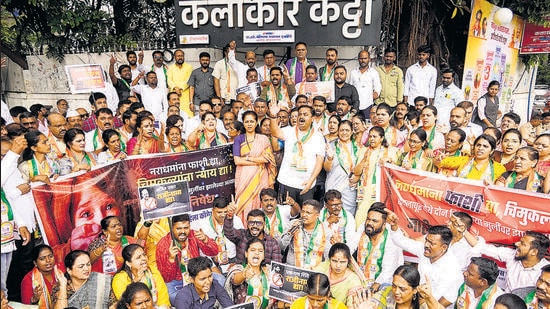 Pune: NCP (SP) leader Supriya Sule and others during a protest over the Badlapur sexual abuse case, in Pune, Wednesday, Aug. 21, 2024. Sule on Wednesday targeted the Maharashtra government over the case and demanded the resignation of Deputy Chief Minister Devendra Fadnavis, who holds the home portfolio. (PTI Photo) (PTI08_21_2024_000118B) (PTI)