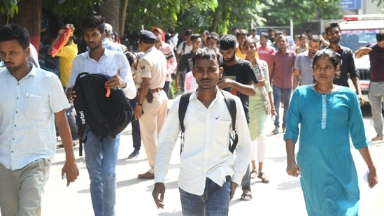 Aspirants appeared for Bihar Police Constable exam at Patna, Bihar. (Santosh Kumar )