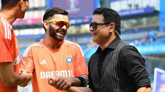 Virat Kohli (L) and Piyush Chawla during the 2023 World Cup.(Getty)