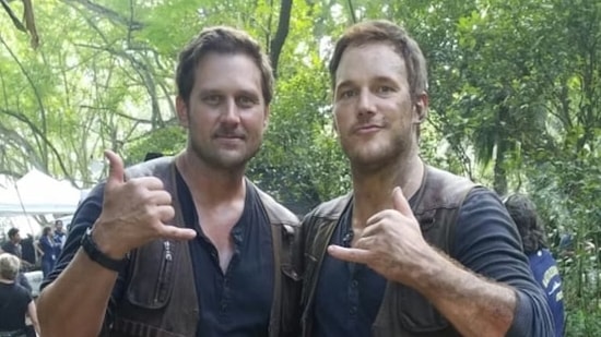 Stuntman Tony McFarr and Chris Pratt on the set of Jurassic World.(Instagram)