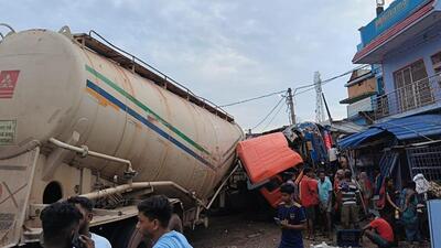 The oil tanker was trying to overtake a truck at Kanjuru square of Sambarjhol, but it rammed into the tea stall. (HT photo) The oil tanker was trying to overtake a truck at Kanjuru square of Sambarjhol, but it rammed into the tea stall. (HT photo)