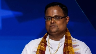 Indian-American priest Rakesh Bhatt starts DNC day 3 with vedic prayer (Photo by CHIP SOMODEVILLA / GETTY IMAGES NORTH AMERICA / Getty Images via AFP) Indian-American priest Rakesh Bhatt starts DNC day 3 with vedic prayer (Photo by CHIP SOMODEVILLA / GETTY IMAGES NORTH AMERICA / Getty Images via AFP)
