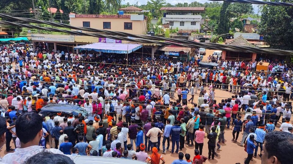 ಬೆಳ್ಳಾರೆಯಲ್ಲಿ ಪ್ರವೀಣ್‌ ನೆಟ್ಟಾರು ಅವರ ಅಂತಿಮ ದರ್ಶನಕ್ಕೆ ಜನಸಾಗರ