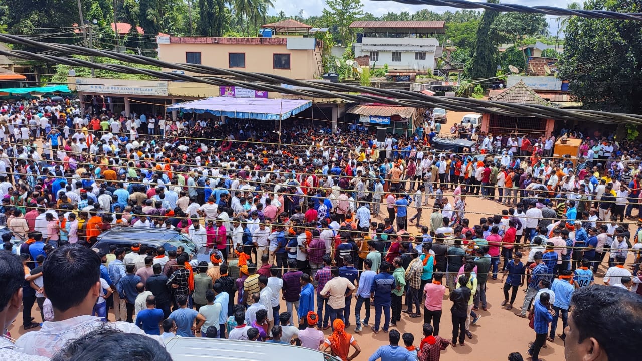 ಬೆಳ್ಳಾರೆಯಲ್ಲಿ ಪ್ರವೀಣ್‌ ನೆಟ್ಟಾರು ಅವರ ಅಂತಿಮ ದರ್ಶನಕ್ಕೆ ಜನಸಾಗರ