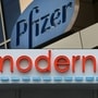 <p>Moderna sues Pfizer: ಕೋವಿಡ್‌ ಲಸಿಕೆ ಫೈಜರ್‌, ಬಯೊಎನ್‌ಟೆಕ್‌ ವಿರುದ್ಧ ಮಾಡರ್ನಾ ಕಾನೂನು ಸಮರ ಆರಂಭ Photo by DOMINICK REUTER and Joseph Prezioso / AFP)</p>