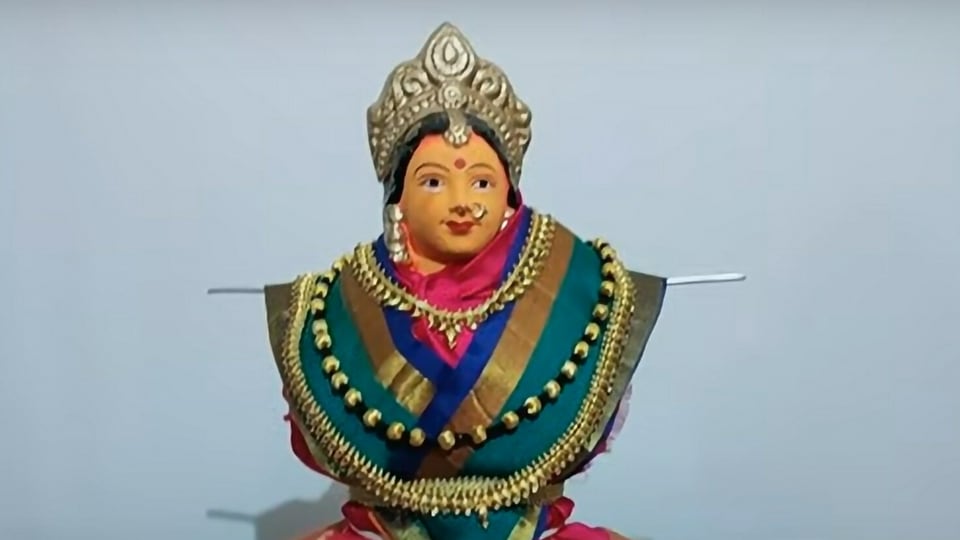 <p>ಗೌರಿ ದೇವಿಯ ಅಲಂಕಾರ </p> <p>ಗೌರಿ ದೇವಿಯ ಅಲಂಕಾರ </p>