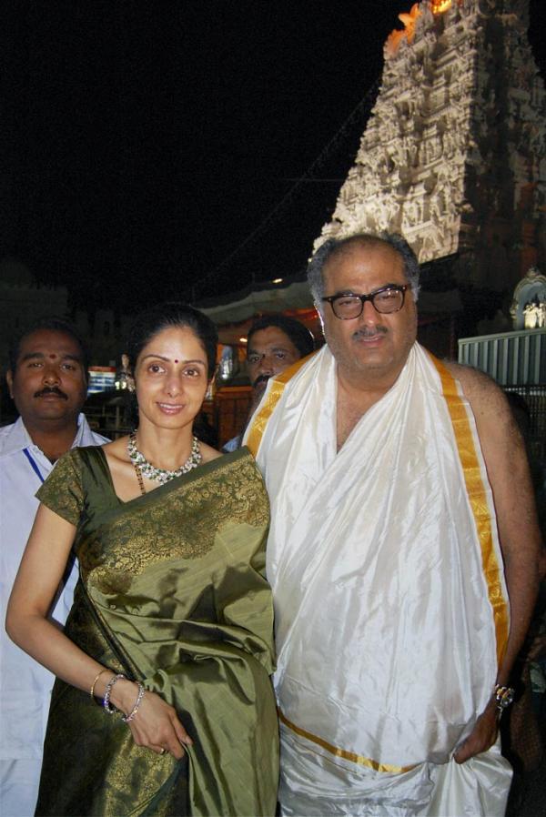 శ్రీదేవి బతికి ఉన్నప్పుడు తన భర్త బోనీ కపూర్‌తో కలిసి తిరుపతికి వచ్చినప్పుడు దిగిన ఫొటో
