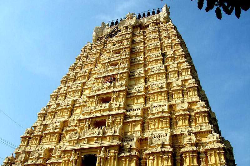 తమిళనాడు, కాంచీపురం జిల్లాలో ఏకాంబరేశ్వర ఆలయం ఉంది. దీని రాజగోపురం 190 అడుగుల ఎత్తు ఉంటుంది.