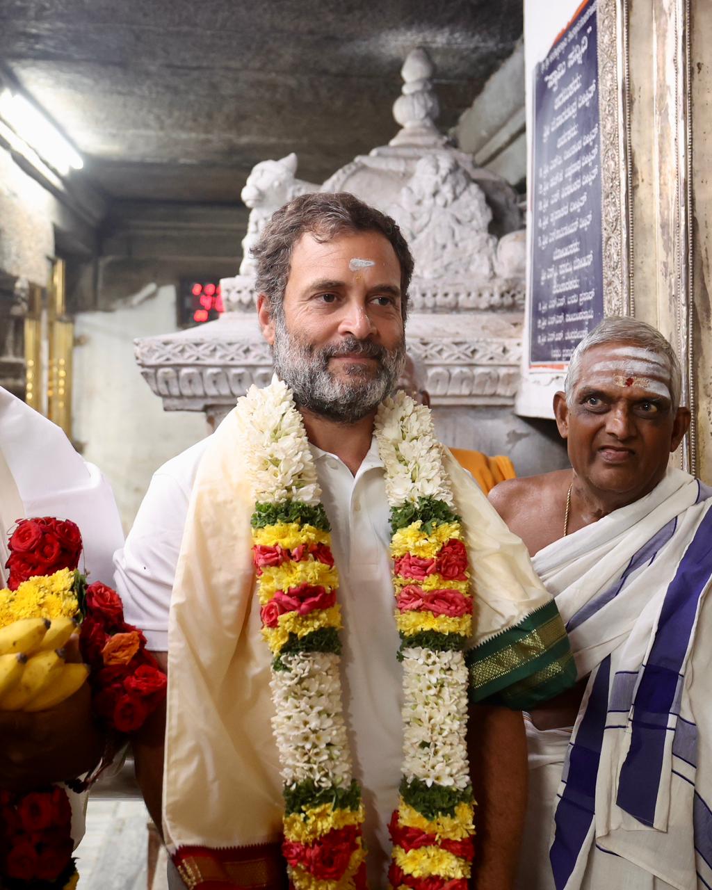 Rahul Gandhi Jodo Yatra ಮೈಸೂರಿನಲ್ಲಿ ಸುರಿವ ಮಳೆಯ ಲೆಕ್ಕಿಸದೆ ಭಾಷಣ ಮಾಡಿದ 