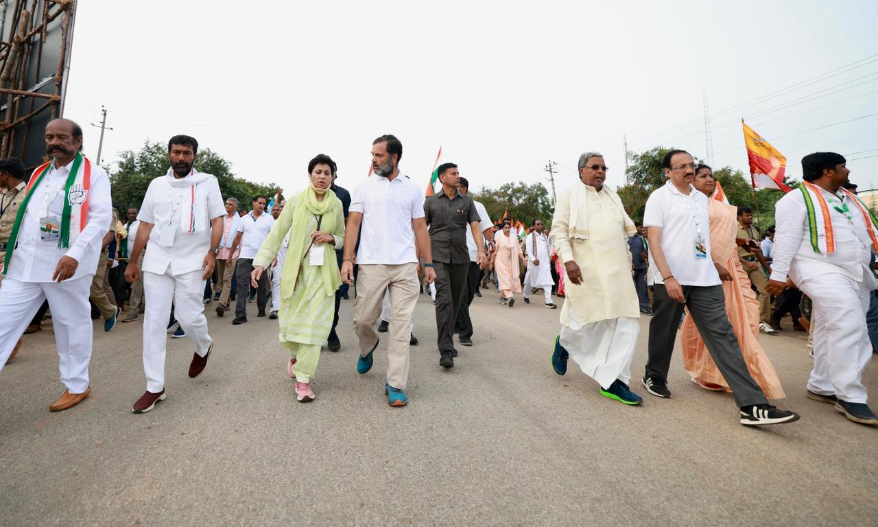 Bharat Jodo Yatra In Karnataka : कॉंग्रेस नेते राहुल गांधी यांच्या नेत्तृत्वाखाली सुरू झालेली भारत जोडो यात्रा ही केरळ, तामिळनाडूनंतर आता कर्नाटकात पोहचली आहे.
