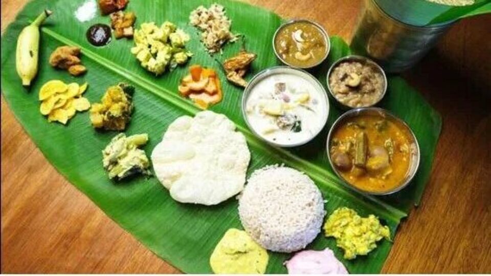 Food in Banana Leaf ಬಾಳೆ ಎಲೆ ಊಟದ ಸಂಪ್ರದಾಯ ಬಂದಿದ್ದು ಏಕೆ? ಹೀಗೆ ಉಣ್ಣುವ ಪ್ರಯೋಜನಗಳೇನು?benefits of