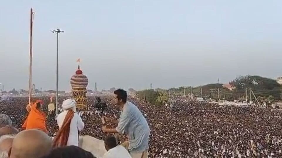 Gavisiddeshwara Maharathotsava: ಕೊಪ್ಪಳದ ಗವಿಸಿದ್ದೇಶ್ವರ ಮಹಾ ರಥೋತ್ಸವದಲ್ಲಿ ಭಕ್ತಸಾಗರ