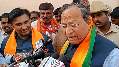 ಚಿಕ್ಕಬಳ್ಳಾಪುರದಲ್ಲಿ ಮಾಧ್ಯಮಗಳೊಂದಿಗೆ ಮಾತನಾಡಿದ ರಾಜ್ಯ ಬಿಜೆಪಿ ಉಸ್ತುವಾರಿ ಅರುಣ್ ಸಿಂಗ್ ಚಿಕ್ಕಬಳ್ಳಾಪುರದಲ್ಲಿ ಮಾಧ್ಯಮಗಳೊಂದಿಗೆ ಮಾತನಾಡಿದ ರಾಜ್ಯ ಬಿಜೆಪಿ ಉಸ್ತುವಾರಿ ಅರುಣ್ ಸಿಂಗ್