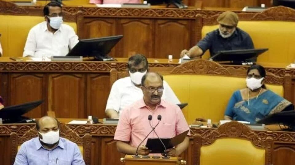 Kerala Budget: ಕೇರಳದಲ್ಲಿ ಮದ್ಯ, ಇಂಧನ ದುಬಾರಿ, ಪೆಟ್ರೋಲ್‌, ಡೀಸೆಲ್‌, ಲಿಕ್ಕರ್‌ಗೆ ಸಾಮಾಜಿಕ ಭದ್ರತಾ ಸೆಸ್‌ ವಿಧಿಸಿದ ಕೇರಳ ಸರಕಾರ