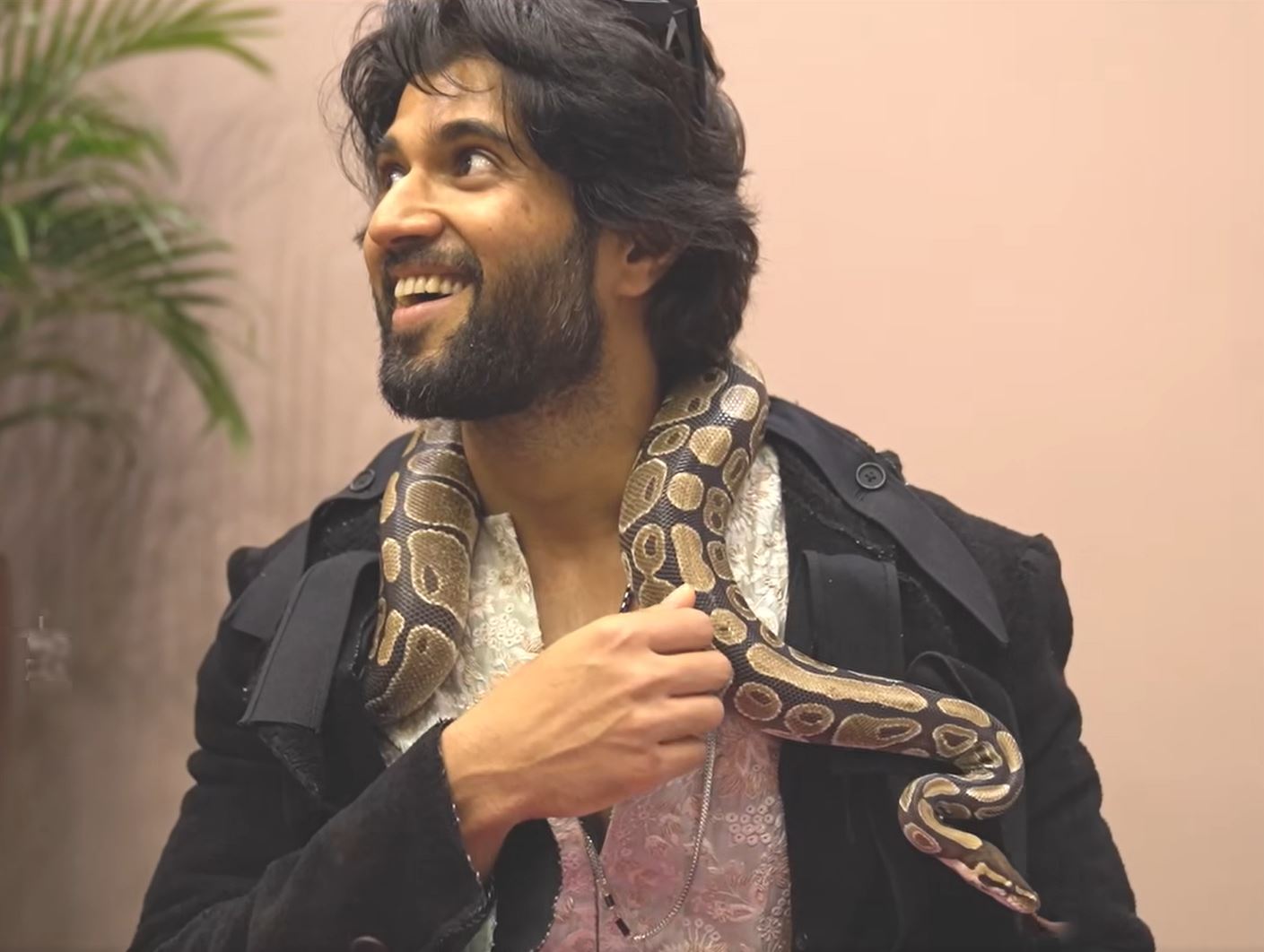 ಈ ಪಾರ್ಕಿಗೆ ಹೋಗಿ ಬಂದ ನಂತರ ನನಗೆ ಹಾವುಗಳ ಮೇಲಿದ್ದ ಭಯ ಕಡಿಮೆ ಆಯ್ತು ಎಂದು ವಿಜಯ್‌ ದೇವರಕೊಂಡ ಬರೆದುಕೊಂಡಿದ್ದಾರೆ. ಅಷ್ಟೇ ಅಲ್ಲ, ಅಲ್ಲಿನವರು ಪ್ರಾಣಿಗಳ ಬಗ್ಗೆ ವಹಿಸುವ ಕಾಳಜಿ ನೋಡಿ ಸಂತೋಷ ವ್ಯಕ್ತಪಡಿಸಿದ್ದಾರೆ.&nbsp;