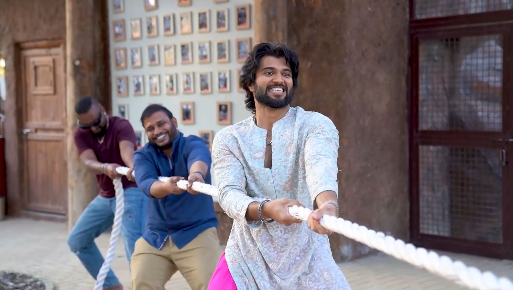 ಹುಲಿ ಜೊತೆ ಹಗ್ಗ ಜಗ್ಗಾಟ