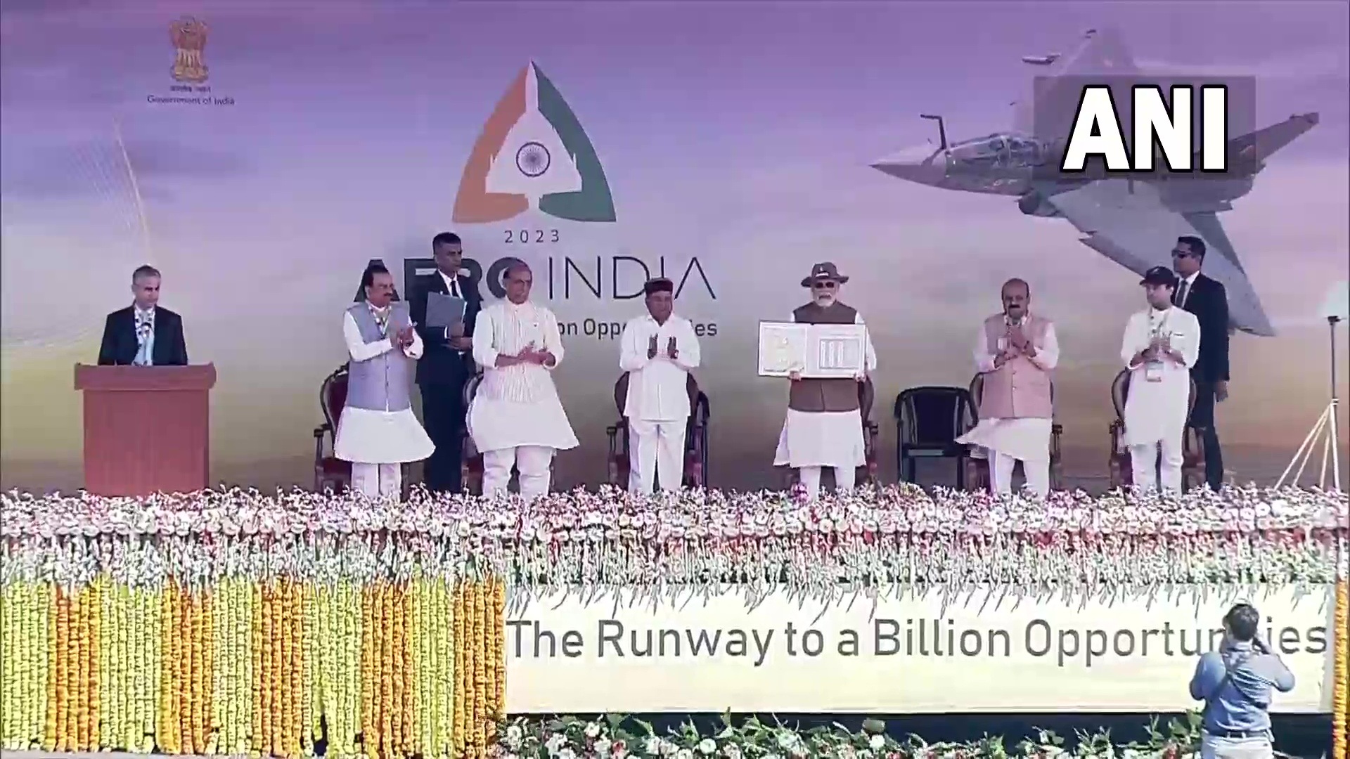 ಇದೇ ವೇಳೆ ಪ್ರಧಾನಿ ಮೋದಿ ಅವರು &nbsp;ಏರೋ ಇಂಡಿಯಾ 2023ರ ಸ್ಮರಣಾರ್ಥ ಅಂಚೆಚೀಟಿಗಳನ್ನು ಬಿಡುಗಡೆ ಮಾಡಿದರು