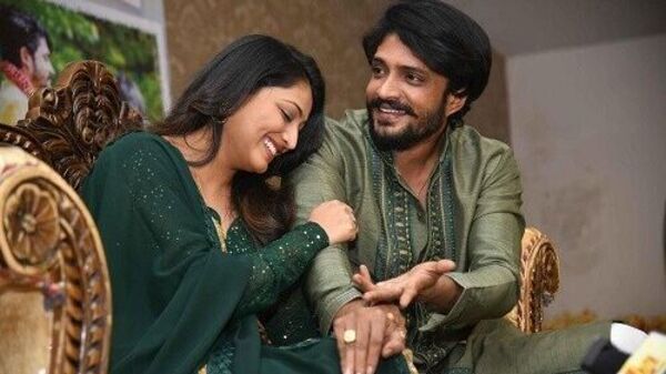 ಈ ನಡುವೆಯೇ ನಟಿ ಹರಿಪ್ರಿಯಾ ಗುಡ್‌ನ್ಯೂಸ್‌ವೊಂದನ್ನು ಹೇಳಿಕೊಳ್ಳುವ ಕಾತರದಲ್ಲಿದ್ದು, &nbsp;ಆ ವಿಚಾರವನ್ನು ಸೋಷಿಯಲ್‌ ಮೀಡಿಯಾದಲ್ಲಿ ಹಂಚಿಕೊಂಡಿದ್ದಾರೆ. (Instagram\ Hariprriya)