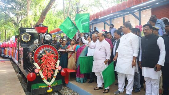 &nbsp;ಕಬ್ಬನ್ ಪಾರ್ಕ್ ಅವರಣದಲ್ಲಿರುವ ನವೀಕರಣಗೊಂಡ ಬಾಲಭವನ ಮತ್ತು ಮಕ್ಕಳಿಗೆ &nbsp;ಪುಟಾಣಿ ರೈಲು &nbsp;ಉದ್ಘಾಟನೆಯನ್ನು &nbsp;ಮುಖ್ಯಮಂತ್ರಿಗಳಾದ ಬಸವರಾಜ್ ಎಸ್.ಬೊಮ್ಮಾಯಿ ನೆರವೇರಿಸಿದರು.&nbsp;