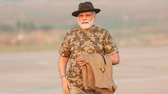 PM Modi jungle safari: ಬಂಡೀಪುರ ರಾಷ್ಟ್ರೀಯ ಉದ್ಯಾನವನದಲ್ಲಿ ಸಫಾರಿ ಉಡುಗೆಯಲ್ಲಿ ಮೋದಿ PTI Photo)