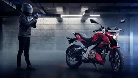 Bajaj Pulsar NS160: ಬಜಾಜ್‌ ಪಲ್ಸರ್‌ ಎನ್‌ಎಸ್‌ 160ನ ಸಿಂಗಲ್‌ ಎಬಿಎಸ್‌ ದರ &nbsp;1,22,854 ರೂ. ಇದೆ. ಡ್ಯೂಯೆಲ್‌ ಎಬಿಎಸ್‌ ವರ್ಷನ್‌ನ ದರ 1,29,645 ರೂ. ಇದೆ. ಇದು ದೆಹಲಿ ಎಕ್ಸ್‌ ಶೋರೂಂ ದರ.&nbsp;