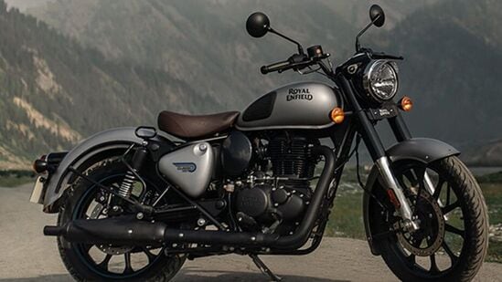 Royal Enfield Classic 350: ರಾಯಲ್‌ ಎನ್‌ಫೀಲ್ಡ್‌ ಕಂಪನಿಯು ಮುಂದಿನ ತಲೆಮಾರಿನ ಕ್ಲಾಸಿಕ್‌ 350 ಬೈಕ್‌ ಪರಿಚಯಿಸಿದೆ. ಇದು ಸಿಂಗಲ್‌ ಚಾನೆಲ್‌ ಎಬಿಎಸ್‌ ಹೊಂದಿದೆ. ಬಿಎಸ್‌ 6 ಎಂಜಿನ್‌ನ ಈ ಬೈಕ್‌ಗೆ 1,91,486 ರೂ. ಇದೆ. ಡ್ಯೂಯೆಲ್‌ ಎಬಿಎಸ್‌ ಬೈಕ್‌ಗೆ ,19,935 ರೂ. ಇದೆ.&nbsp;