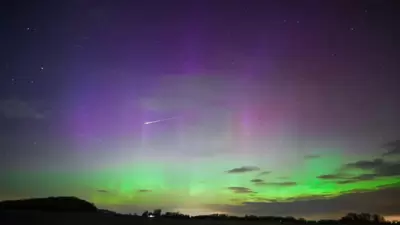 ಜಿಯೋಮ್ಯಾಗ್ನೆಟಿಕ್ ಸ್ಟಾರ್ಮ್ ಸ್ಪಾರ್ಕ್ಸ್ ಅರೋರಾಸ್ (Geomagnetic Storm sparks Auroras): ಜಿಯೋಮ್ಯಾಗ್ನೆಟಿಕ್ ಚಂಡಮಾರುತದಿಂದ ಉಂಟಾದ ಬೆರಗುಗೊಳಿಸುವ ಅರೋರಾಗಳನ್ನು ಸ್ಪೇನ್‌ನ ಕ್ಯಾಸೆರೆಸ್‌ ಮೂಲಕ ಸೆರೆಹಿಡಿಯಲಾಗಿದೆ. ಅಮೆರಿಕದ ಹಲವು ಭಾಗಗಳಲ್ಲಿ, ನ್ಯೂಜಿಲೆಂಡ್‌ನಲ್ಲಿ, ಫ್ರಾನ್ಸ್‌ನ ದಕ್ಷಿಣದಲ್ಲಿ ಇಂತಹ ಬೆರಗುಗೊಳಿಸುವ ಬೆಳಕಿನ ಗೆರೆಗಳು ಆಕಾಶದಲ್ಲಿ ಕಾಣಿಸುತ್ತದೆ ಎಂದು ಸ್ಪೇಸ್‌ವೆದರ್‌.ಕಾಂ ವರದಿ ಮಾಡಿದೆ.&nbsp;