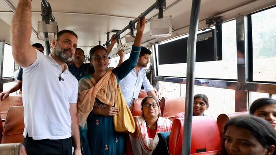 Rahul Gandhi In Karnataka : काँग्रेसचे माजी अध्यक्ष राहुल गांधी यांनी आज कर्नाटकात महिलांशी संवाद साधत प्रचार मोहिम संपवली.