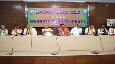 ವಿಧಾನಸಭೆ ಚುನಾವಣೆಯಲ್ಲಿ ಸೋಲು ಹಿನ್ನೆಲೆಯಲ್ಲಿ ಬೆಂಗಳೂರಿನಲ್ಲಿ ಗುರುವಾರ (ಜೂನ್ 8) ಪಕ್ಷದ ನಾಯಕರು ಆತ್ಮಾವಲೋಕನ ಸಭೆ ನಡೆಸಿದರು. ವಿಧಾನಸಭೆ ಚುನಾವಣೆಯಲ್ಲಿ ಸೋಲು ಹಿನ್ನೆಲೆಯಲ್ಲಿ ಬೆಂಗಳೂರಿನಲ್ಲಿ ಗುರುವಾರ (ಜೂನ್ 8) ಪಕ್ಷದ ನಾಯಕರು ಆತ್ಮಾವಲೋಕನ ಸಭೆ ನಡೆಸಿದರು.