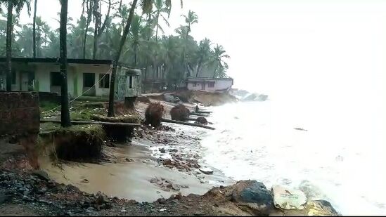 ಕರಾವಳಿ ಕರ್ನಾಟಕದಲ್ಲಿ ಕಡಲ್ಕೊರೆತ 