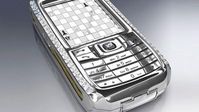 Diamond Crypto Smartphone: ರಷ್ಯಾ ಕಂಪನಿಯೊಂದು ಅಭಿವೃದ್ಧಿಪಡಿಸಿದ ಈ ಡೈಮಾಂಡ್‌ ಅಳವಡಿಸಿದ ಸ್ಮಾರ್ಟ್‌ಫೋನ್‌ ಅತ್ಯುತ್ತಮ ಭದ್ರತಾ ತಂತ್ರಜ್ಞಾನವನ್ನು ಹೊಂದಿದೆ. ಸುಮಾರು 50 ಡೈಮಾಂಡ್‌ ಅಳವಡಿಸಿರುವ ಈ ಫೋನ್‌ ದರ 1.3 ದಶಲಕ್ಷ ಡಾಲರ್‌.