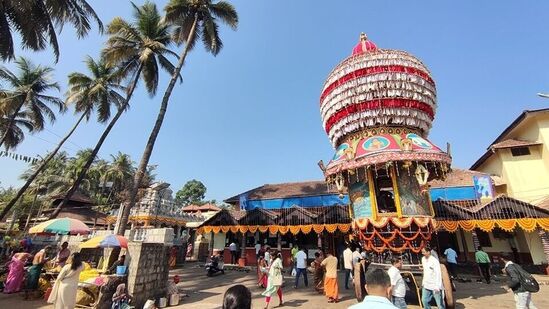 ಸುತ್ತಮುತ್ತ ಅನೇಕ ಶಕ್ತಿಪೀಠಗಳು ಇದ್ದರೂ ಬಲ್ಲಾಳನಿಗೆ ಕಾಳಿಯೇ ಮೆಚ್ಚಿನ ನಂಬುಗೆಯ ದೇವತೆ ಆಗುತ್ತಾಳೆ. ದಿನ ಕಳೆದಂತೆ ಕಂದಾವರದ ಉಡುಪರು ದೇವಾಲಯ ನವೀಕರಣ ಮಾಡಿಸಿ ತಮ್ಮ ಕುಲದೈವವಾದ ಜನಾರ್ದನರ ಪ್ರತಿಷ್ಠೆ ಮಾಡುತ್ತಾರೆ. ತದ ನಂತರ ಈ ದೇವಿಯನ್ನು ಜನರು ಗ್ರಾಮದೇವತೆಯಾಗಿ ಪೂಜಿಸಲು ಆರಂಭಿಸಿದರು.&nbsp;