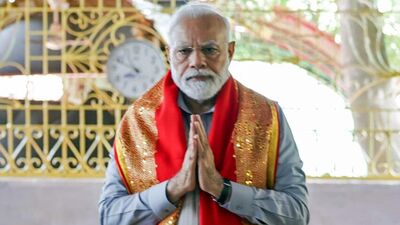 ತೆಲಂಗಾಣದ ವಾರಂಗಲ್ನಲ್ಲಿರುವ ಭದ್ರಕಾಳಿ ದೇವಸ್ಥಾನದಲ್ಲಿ ಪ್ರಧಾನಿ ನರೇಂದ್ರ ಮೋದಿ ತೆಲಂಗಾಣದ ವಾರಂಗಲ್ನಲ್ಲಿರುವ ಭದ್ರಕಾಳಿ ದೇವಸ್ಥಾನದಲ್ಲಿ ಪ್ರಧಾನಿ ನರೇಂದ್ರ ಮೋದಿ